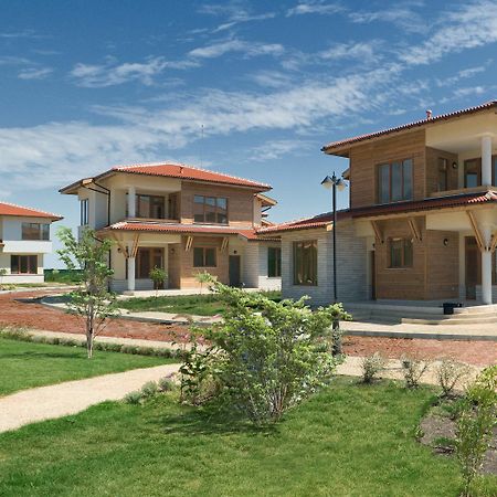 Lighthouse Apartments And Villas Baltsjik Buitenkant foto