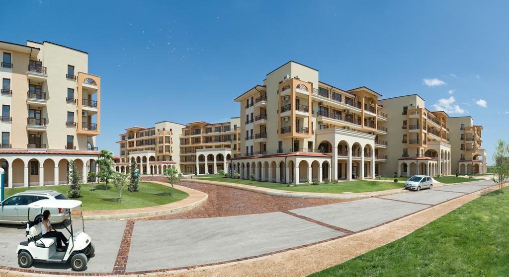 Lighthouse Apartments And Villas Baltsjik Buitenkant foto