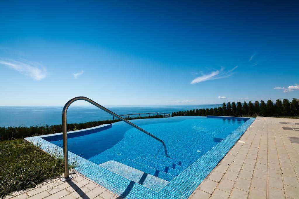 Lighthouse Apartments And Villas Baltsjik Buitenkant foto