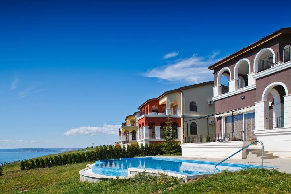 Lighthouse Apartments And Villas Baltsjik Buitenkant foto
