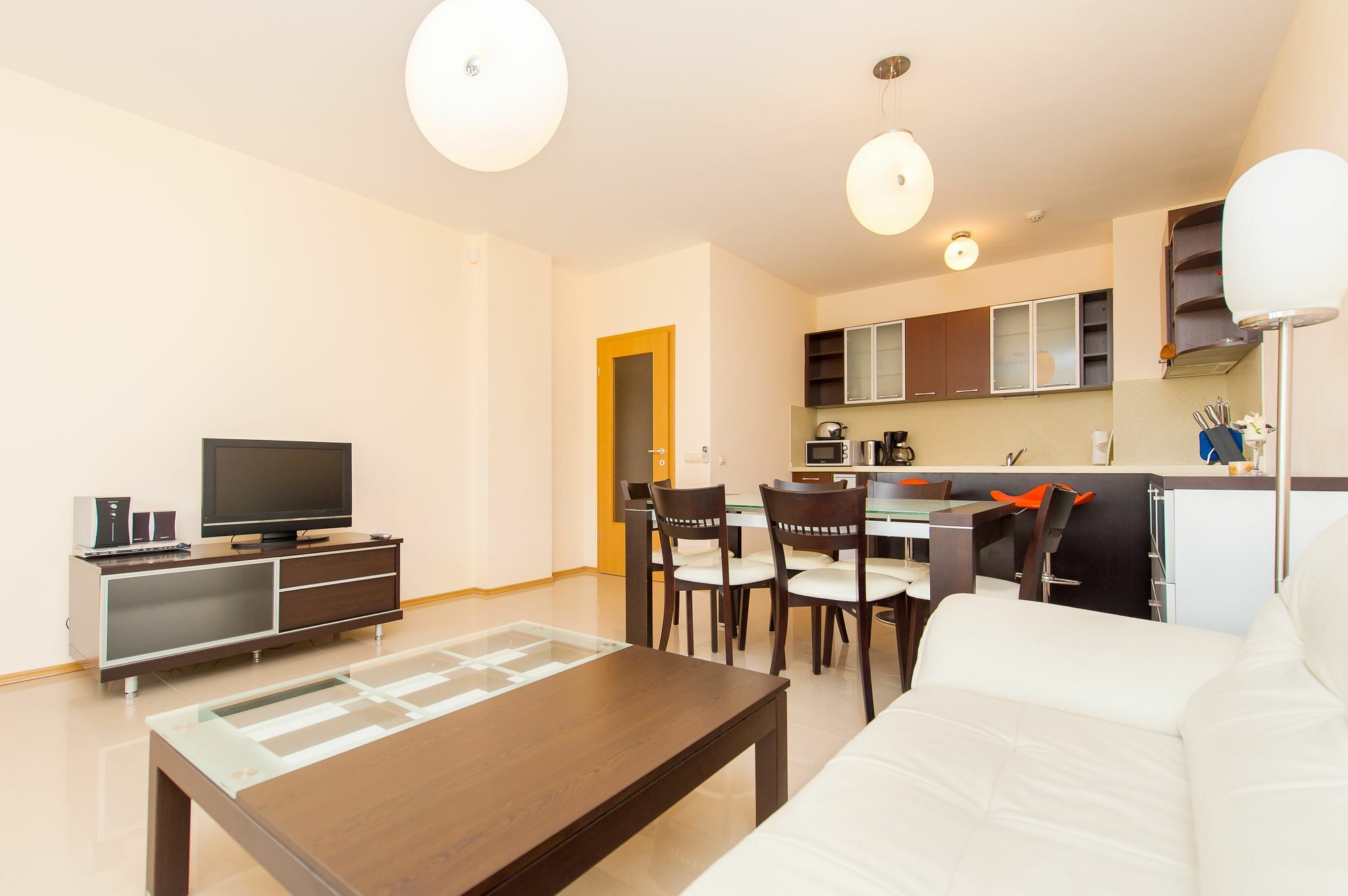 Lighthouse Apartments And Villas Baltsjik Buitenkant foto