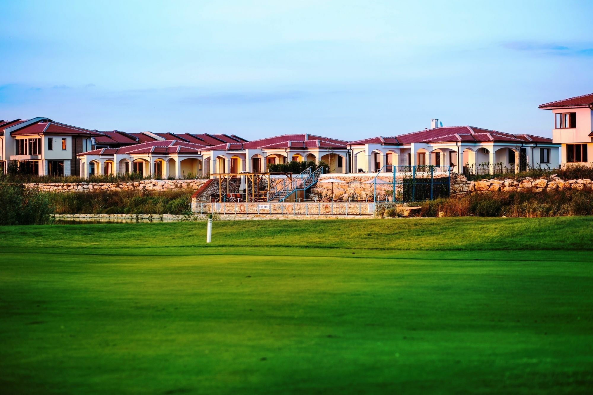 Lighthouse Apartments And Villas Baltsjik Buitenkant foto