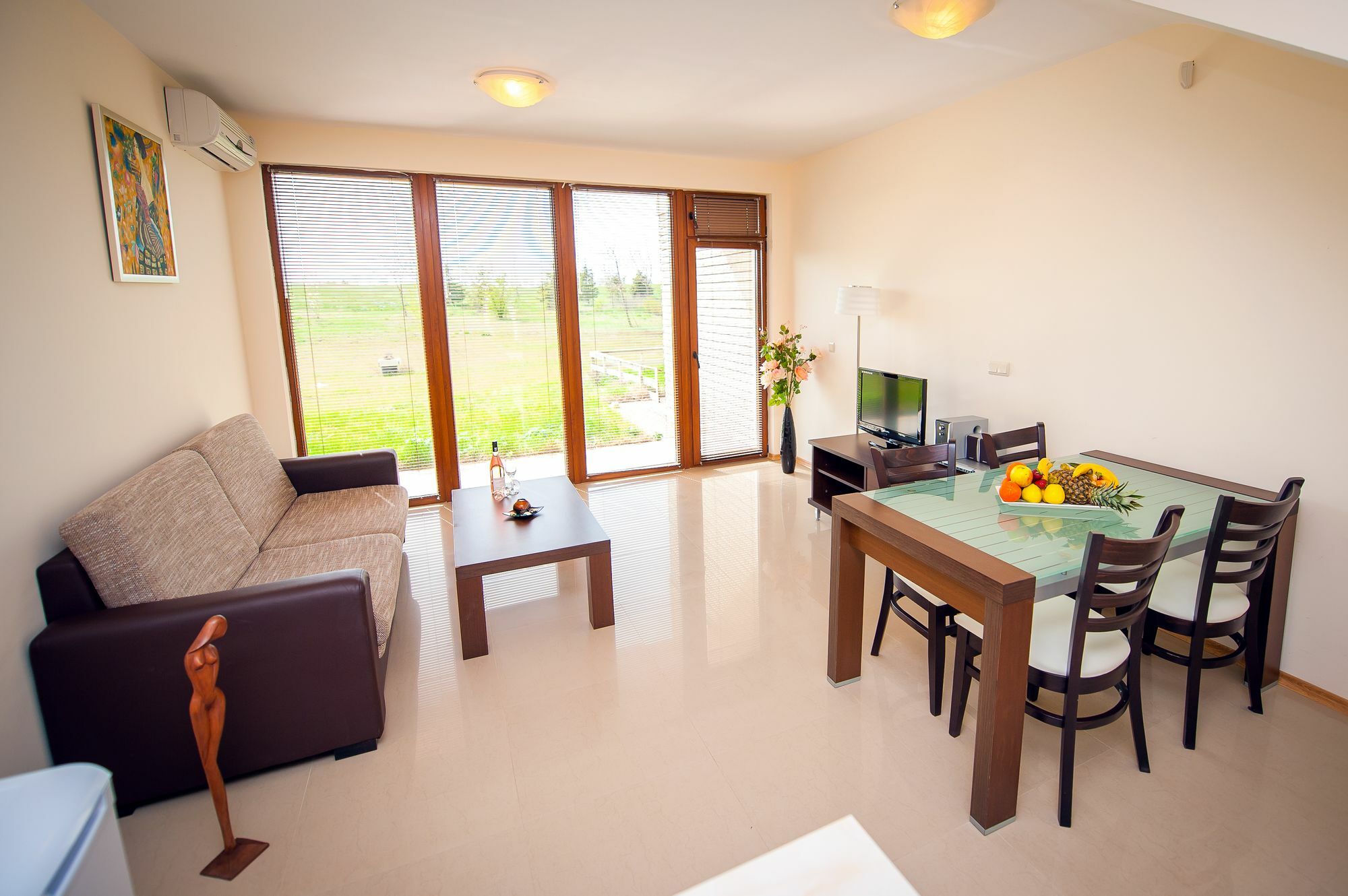 Lighthouse Apartments And Villas Baltsjik Buitenkant foto
